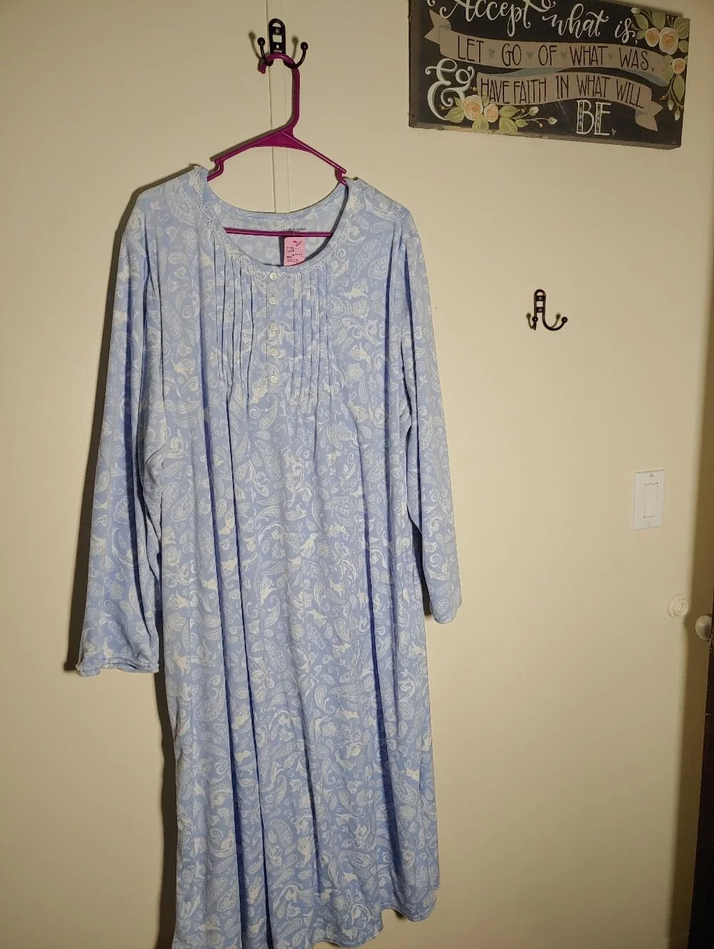NWOT Beautiful Croft& Barrow 2X Periwinkle Super Soft Velour Nightgown